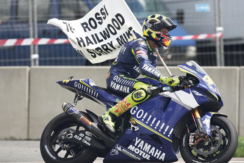 Rossi pays homage to Mike Hailwood