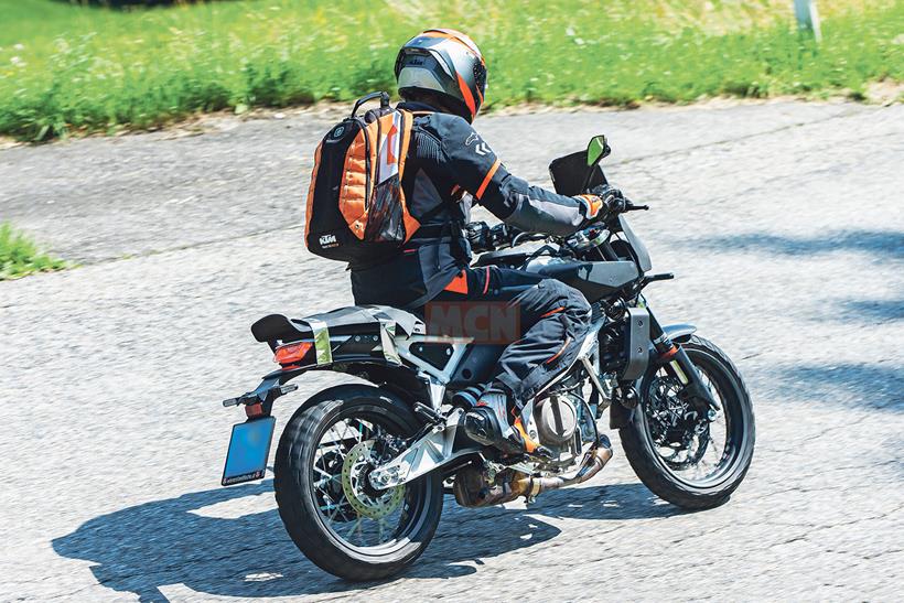 Husqvarna Svartpilen 401 spyshot rear