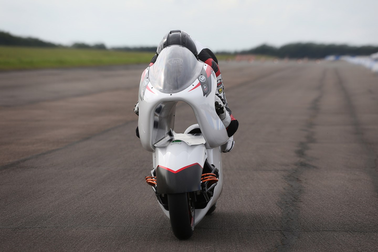 booklet To the truth sponsored Holy moly! Mad-looking British speed machine hits the track in high-speed  testing | MCN
