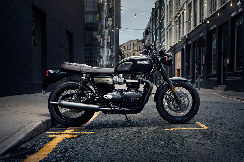 Triumph Bonneville T120 Black Gold Line