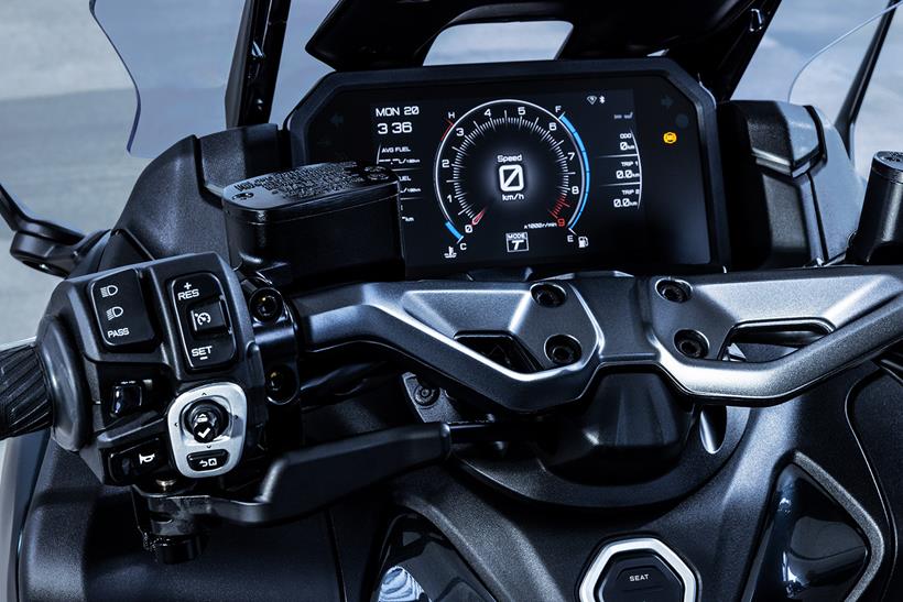 2022 Yamaha TMAX Tech Max dash and switchgear