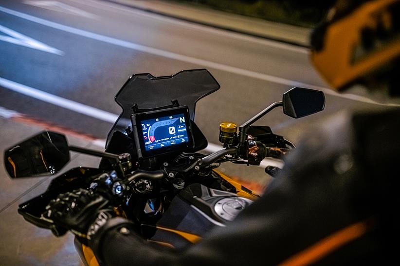 2022 KTM 1290 Super Duke GT TFT dash