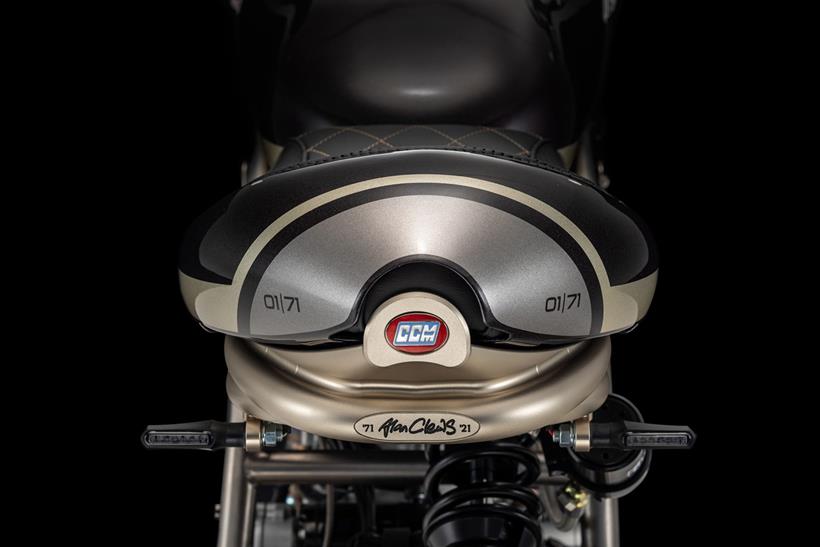 CCM Heritage '71 seat unit