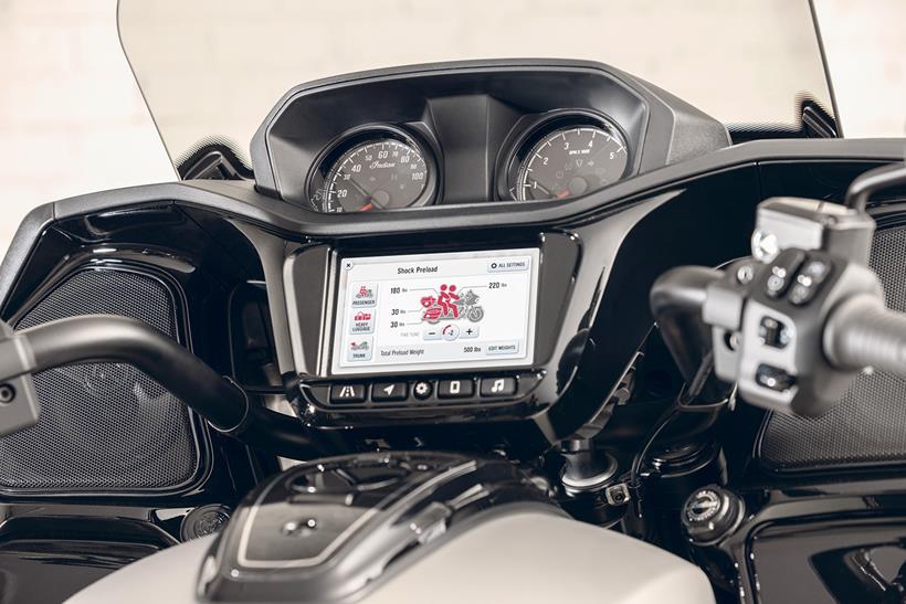 A 7in TFT touchscreen provides the infotainment