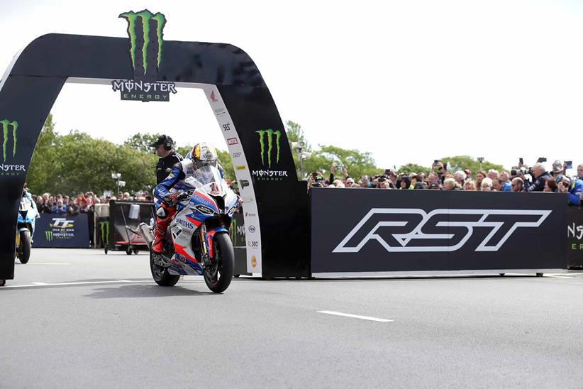 Peter Hickman sets off from 10th in the 2019 Superbike TT race