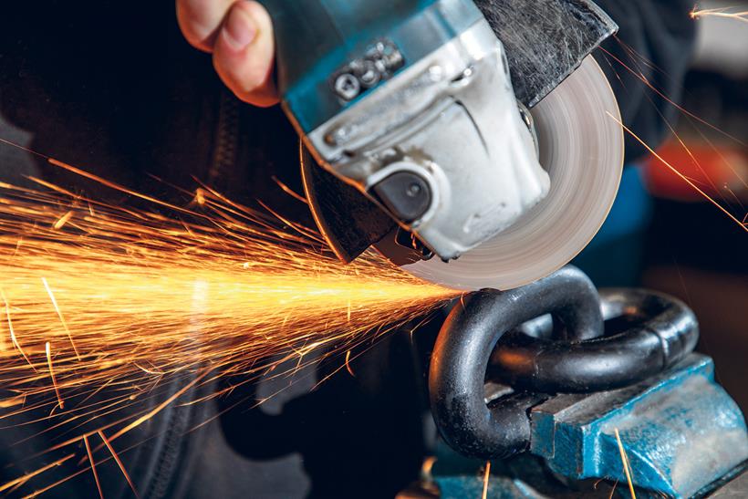 Attacking a 20mm chain with an angle grinder